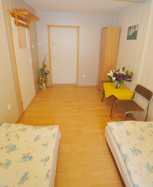 Osrodek Wczasowy Domino Bis Apartment Dzwirzyno Room photo