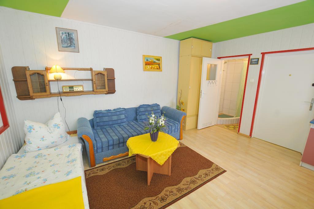 Osrodek Wczasowy Domino Bis Apartment Dzwirzyno Room photo
