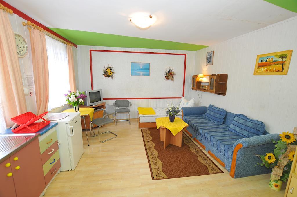 Osrodek Wczasowy Domino Bis Apartment Dzwirzyno Room photo